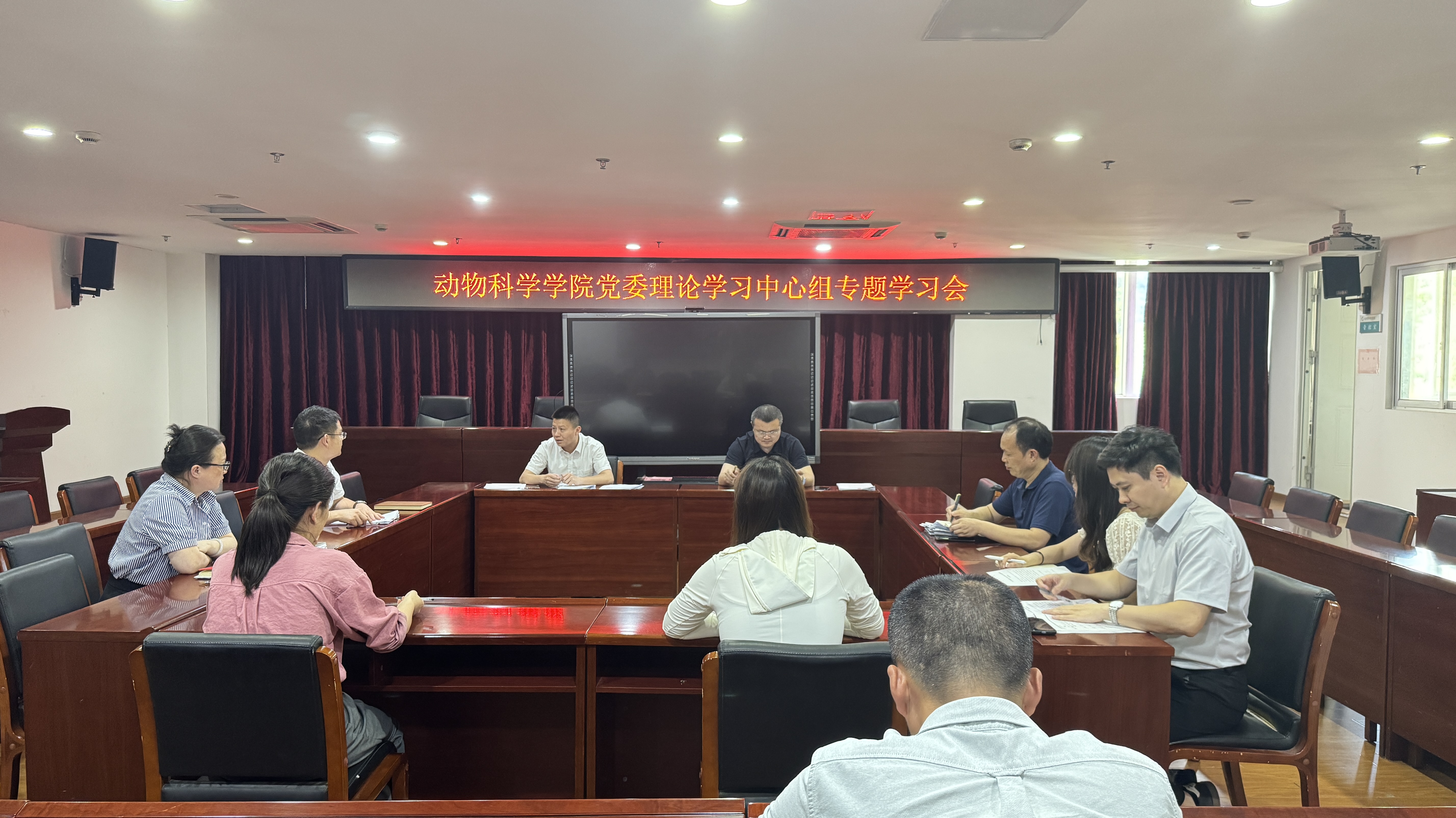 会议现场1.jpg