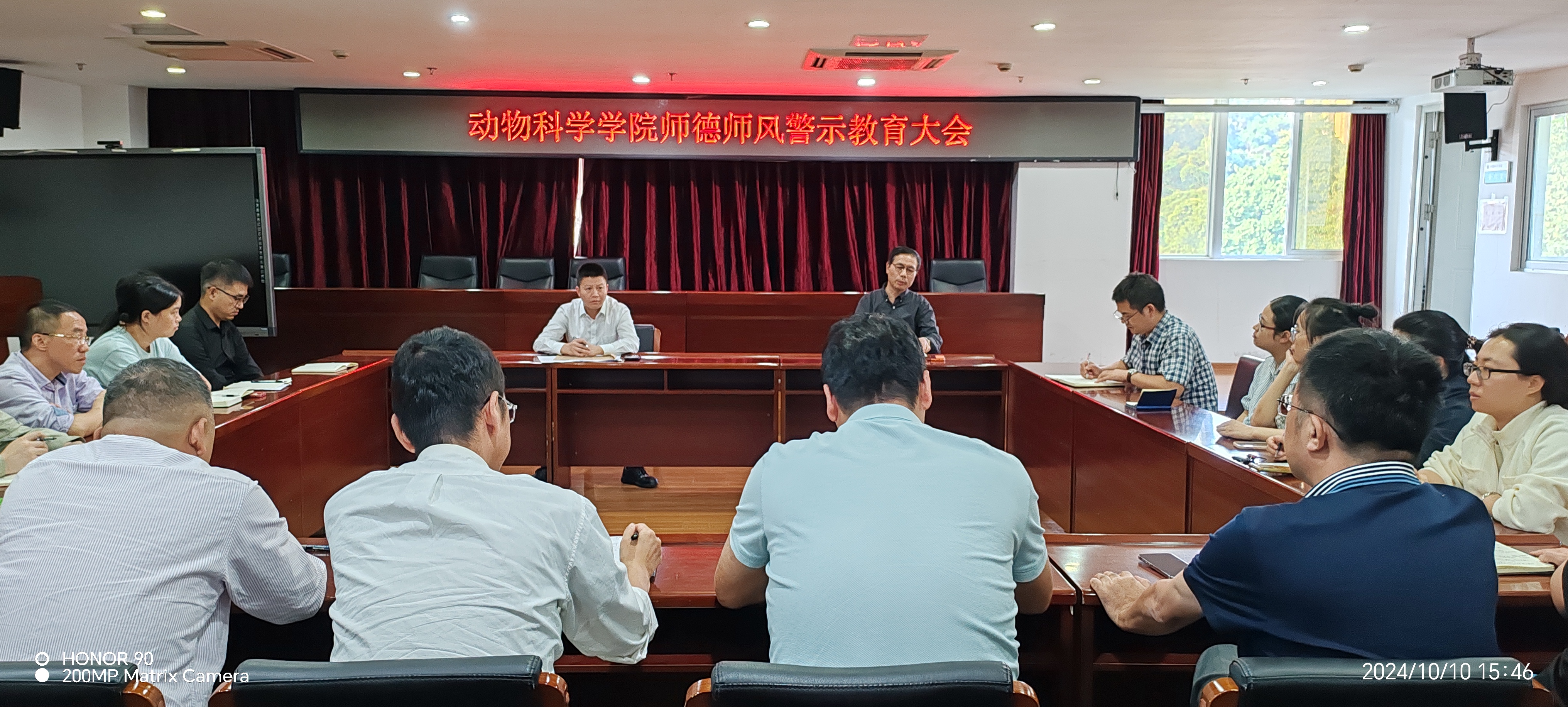 1、会议现场.jpg
